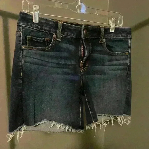 American Eagle Women’s Dark wash midi shorts size 8, 360 super stretch - Picture 1 of 10